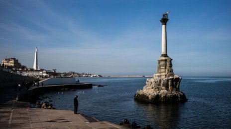 Русия е изгонила британски военен кораб с изстрели от водите край Крим