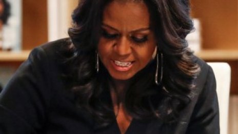 Мемоарите на Мишел Обама носят голяма печалба на издателя ѝ