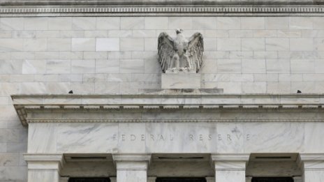 Фед смекчава стрес тестовете за американските банки 