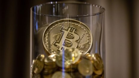 Биткойнът се връща на ниво от над 41 хил. долара