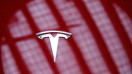 Главният финансов директор на Tesla се оттегля от поста си