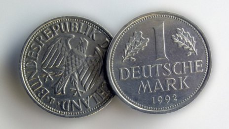 20 години след въвеждането на еврото милиарди остават в старите национални валути