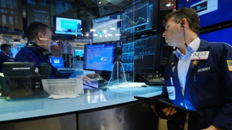 Dow започва седмицата с ръст от над 350 пункта