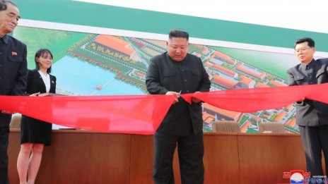 Ким Чен Ун се появи на откриване на фабрика за торове 