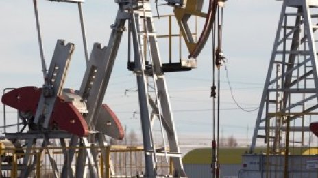 Руският добив на петрол е бил на най-високото си ниво от над година през март