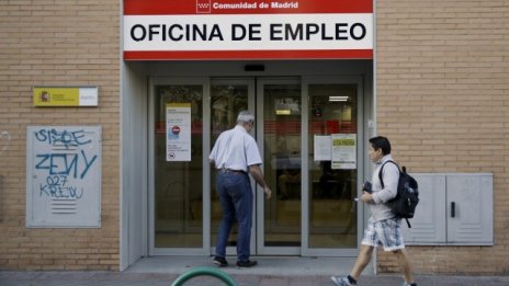 Броят на безработните в Испания се повишава през август