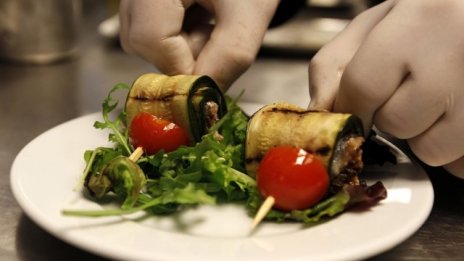 Поръчките на храна за вкъщи и офиса се удвоиха през годината