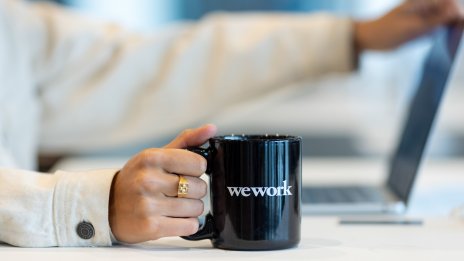 Стар познайник се притича на помощ на WeWork