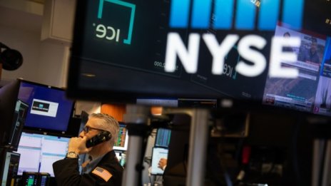 Dow Jones нараства с над 400 пункта в началото на сесията*