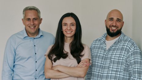 adhub. надгражда дигиталните си услуги чрез ексклузивно партньорство с ID Consult