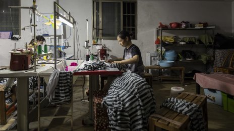 Фабричната активност в Азия се свива на фона на слабо външно търсене