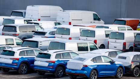 Отказът от петрола е труден дори за Норвегия, където електромобилите владеят пътищата