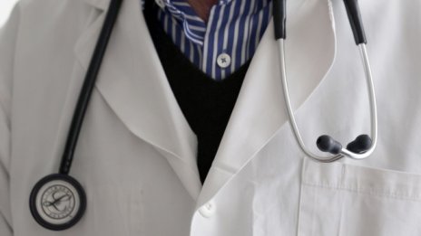 Средно с до 20% се увеличават началните заплати в здравния сектор