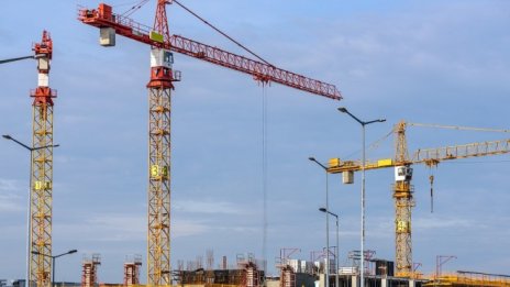 Строителството се свива с 1% през септември на месечна база