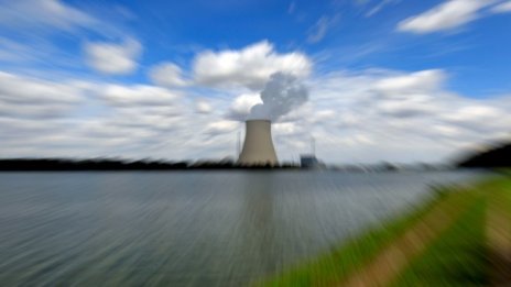 Франция отлага плановете си да затваря ядрени реактори