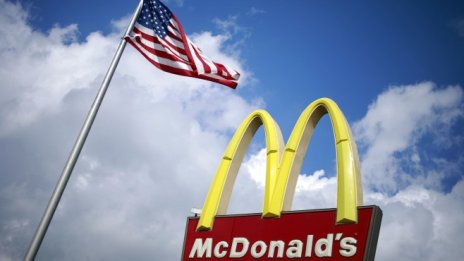 Карл Айкън атакува McDonald's заради отношението към свинете