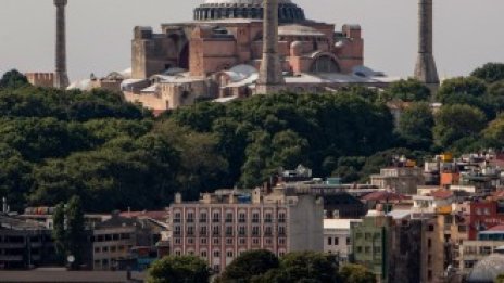 Турска строителна компания предлага на клиентите си терени вместо жилища