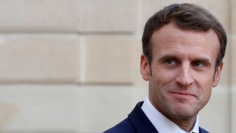 Залъгва ли Макрон французите