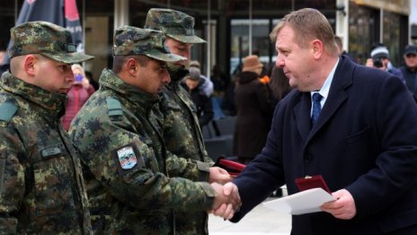 Красимир Каракачанов: Ще започне модернизация на танкове Т-72