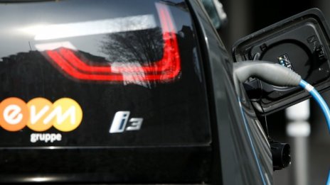 BMW пак остана зад Daimler