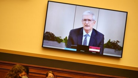 Тим Кук: Продуктите на Apple се борят с жестока конкуренция