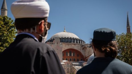 Краят на кемализма в Турция ли е решението за „Света София“?