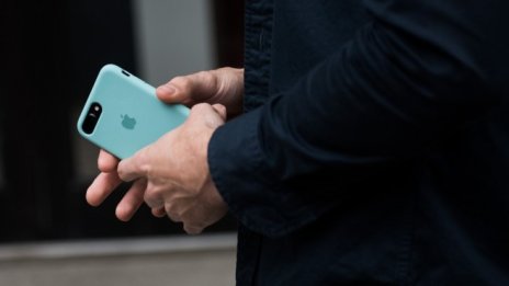 Apple придоби стартъп, който превръща телефона в POS терминал