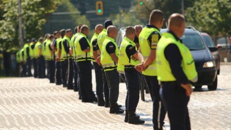 Намаляват с една трета броя на полицаите на протестите заради коронавируса