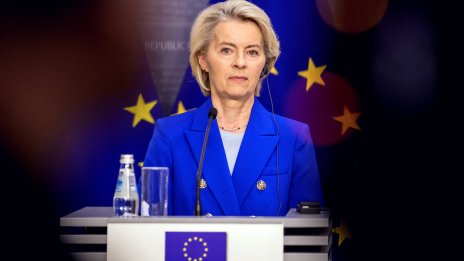 Българските власти потвърдиха за проблем със самолета на Урсула фон дер Лайен