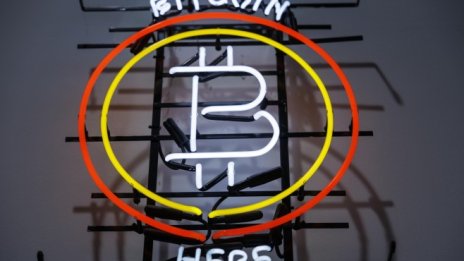 След като стигна 24 хил. долара, цената на биткойна се връща в познати граници