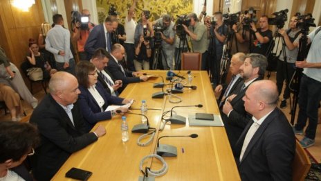 Нинова: От понеделник започва обсъждане на имена за нов кабинет