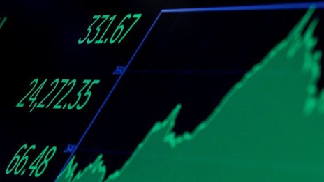 Инвеститорите в акции гледат с надежда централните банки за една по-добра година