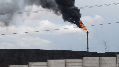 Петролът леко поевтинява на фона на слаби икономически данни*
