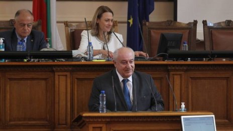 Екоминистърът поиска създаването на екологична полиция