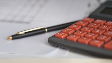 "Златен лев Холдинг" намалява загубата към края на второто тримесечие