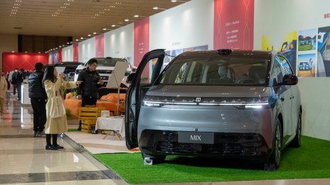 Geely иска да свали Zeekr от борсата в сделка, която оценява марката на 6,4 млрд. долара