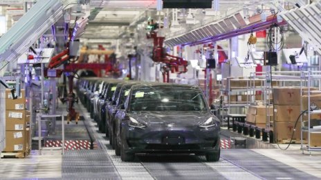 Tesla планира износ на китайския Model 3 към Европа още този месец