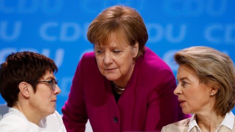 Лидерът на ХДС ще наследи Фон дер Лайен като министър на отбраната в Германия