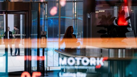 Европейските борси отстъпиха от рекордите след разпродажбите при технологичните акции