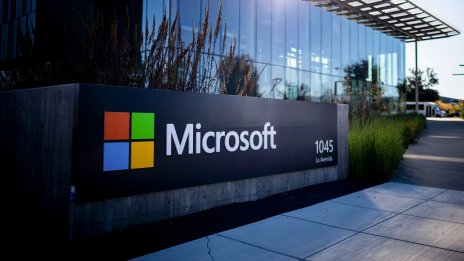 Кризата в центровете за данни на Microsoft продължава въпреки големите разходи