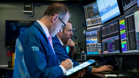Dow се понижи с над 300 пункта и сложи край на успешната си серия