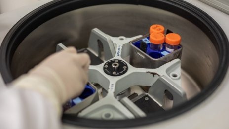 Регистрирани са нови случаи на инфекция с COVID-19 при медици и деца