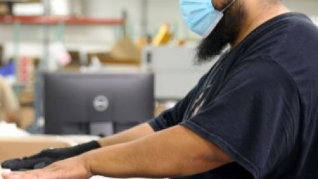 Заявленията за помощи при безработица в САЩ са под 1 млн. за пета седмица