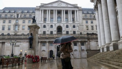 Рискове дебнат отвсякъде: за пазарите предстоят трудни времена 