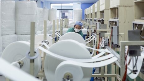 Китай е произвел по 40 предпазни маски за всеки човек извън азиатската страна