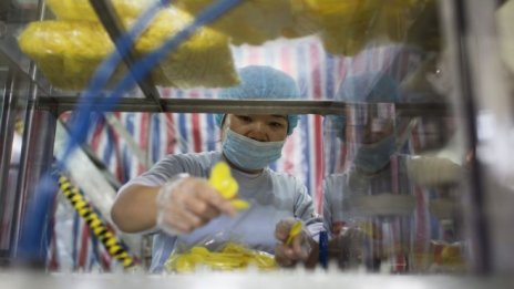 Рязкото застудяване влошава проблемите с производството на пластмаса в Азия