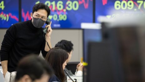 Данните за китайската търговия тласнаха акциите в страната в различни посоки