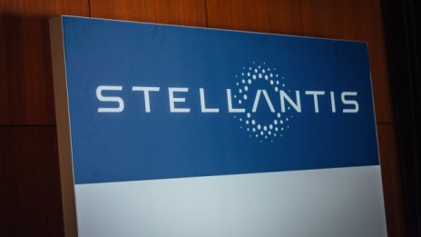 Foxconn и Stellantis обявиха съвместно предприятие за интелигентни купета