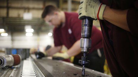 Фабричното производство в САЩ отчита лек ръст през декември