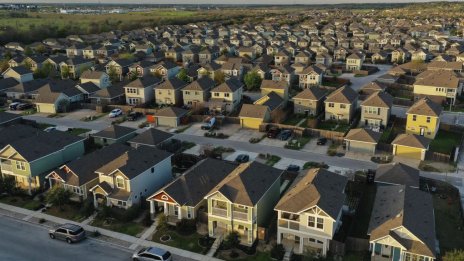 Защо планът на Калифорния да строи повече жилища се проваля?